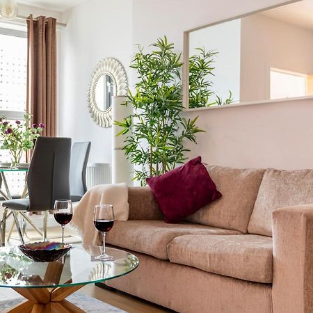 1 Bed Apartment - Redhill Central, Surrey, Gatwick #3 Экстерьер фото